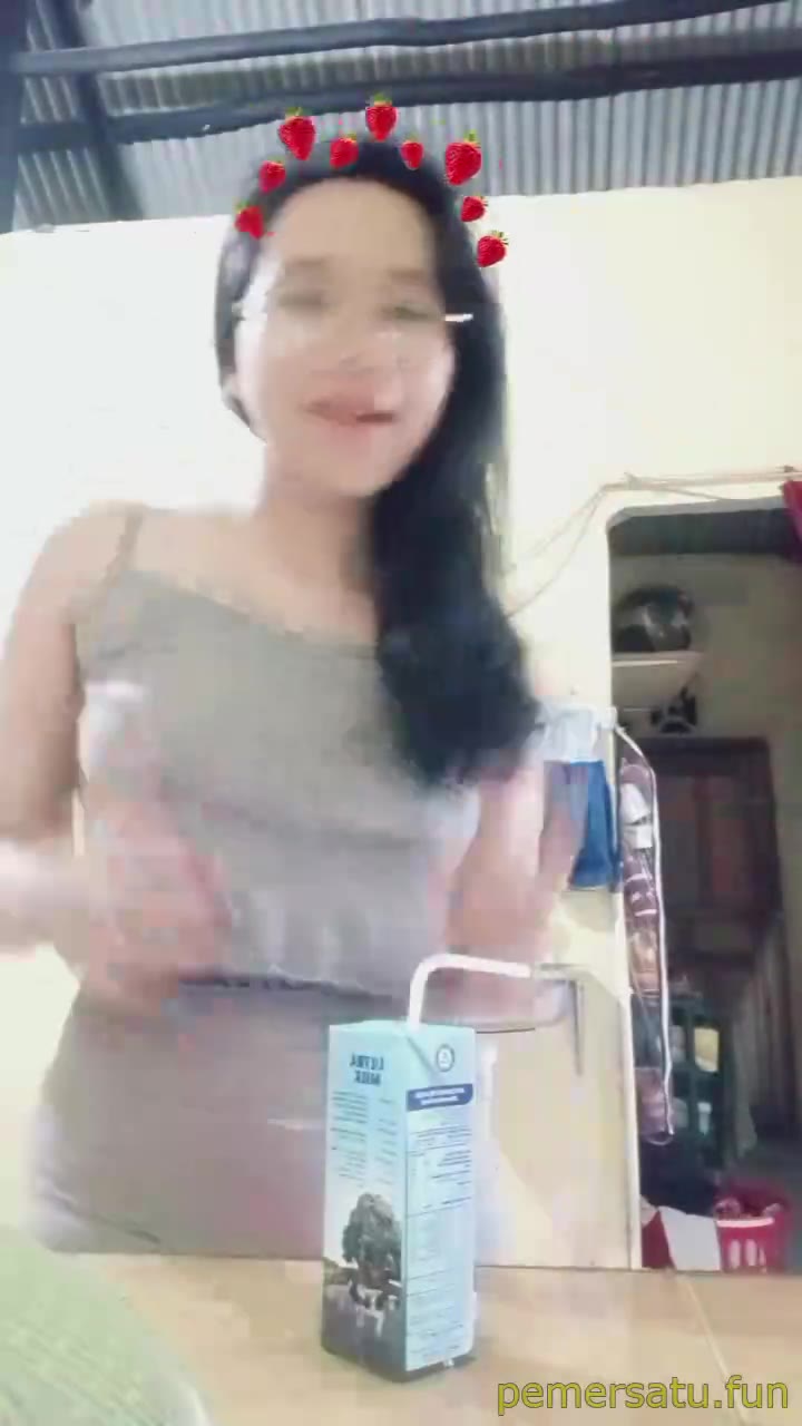 P25 Zeya Abg 18yo Kacamata Sange