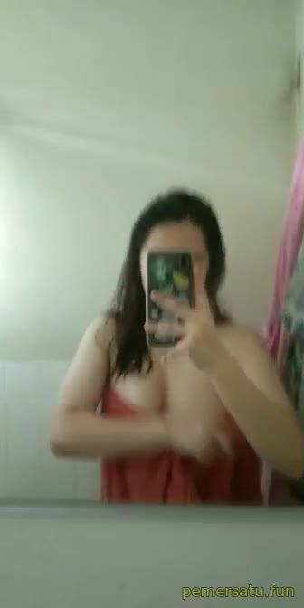 P58 Anna Kristina Ylaya Tobrut Kacamata Mov