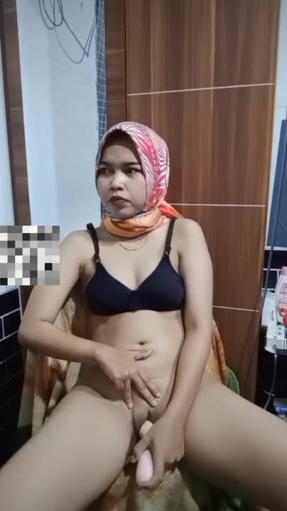 Jilbab Moonchild Mastrubasi Colmek Pake Dildo