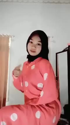 BrownPorn Cewek Berjilbab Hitam Joget Asyik Sambil Duduk Porn Video On