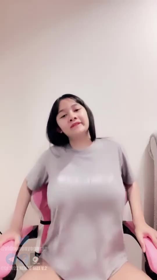 3 Angeline Host Cantik Viral Remas Puting Susu Lp2022 HEMAT SIZE V 2