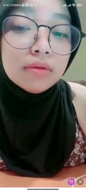 Memek Jilbab Cantik Berkacamata Terlihat Lugu Padahal Colok