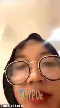 Thumbnail untuk Bokep Indo Panya Hijab Live Colmek Pakai Timun