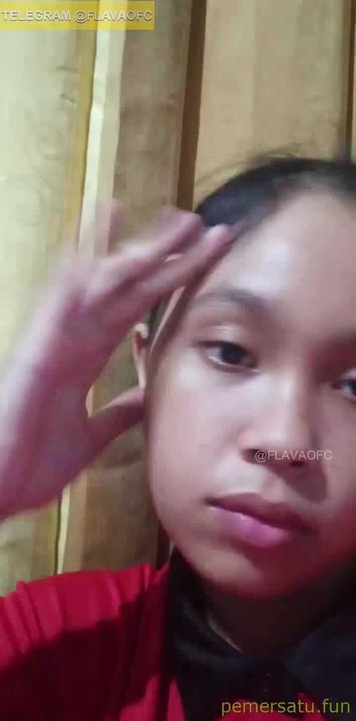 P18 Dinda Hijab ABG 18yo Terkenal Di Sekolah