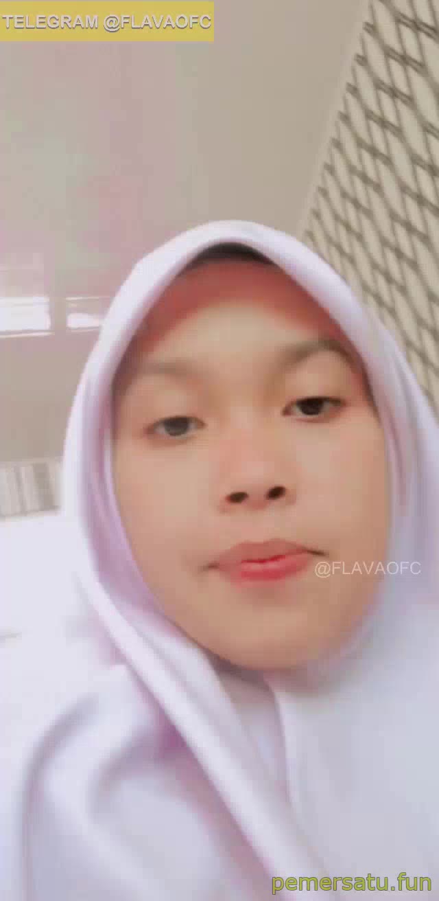 P17 Dinda Hijab ABG 18yo Terkenal Di Sekolah