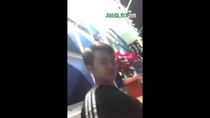 Thumbnail untuk Pasangan Abg Nekat Mesum Di Outdoor Nyepong Dulu 2