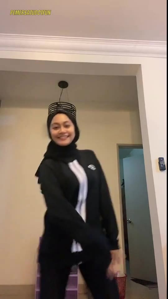 4) Koleksi Jilbab Tiktoker Syazlyn Colok Memek Output P1 (new