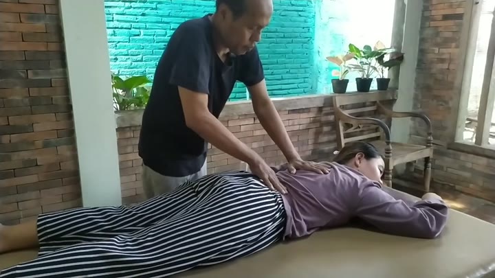 Thumbnail untuk Pijat Mama Muda Sotwe Asupan Simontok Feby senda
