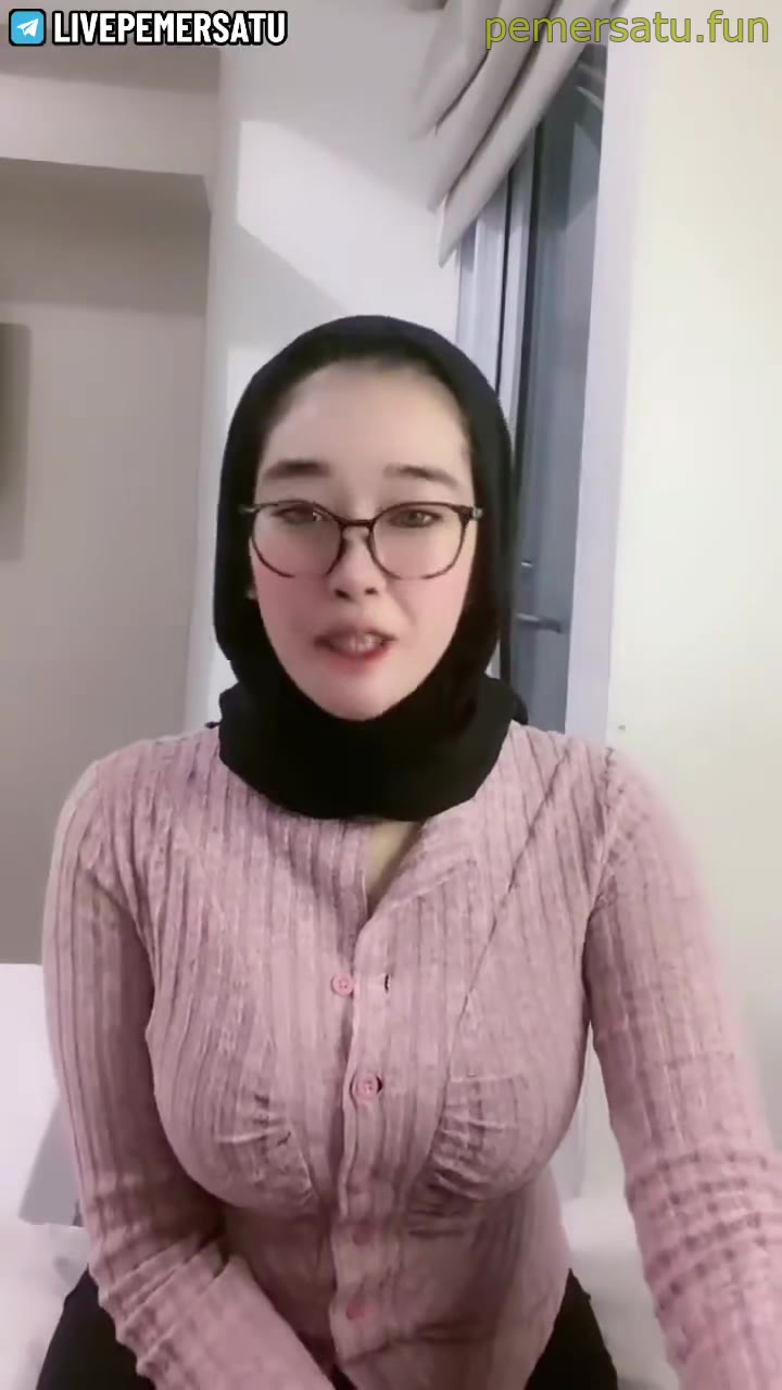 P2 Laura Hijab Tobrut Kacamata Binal