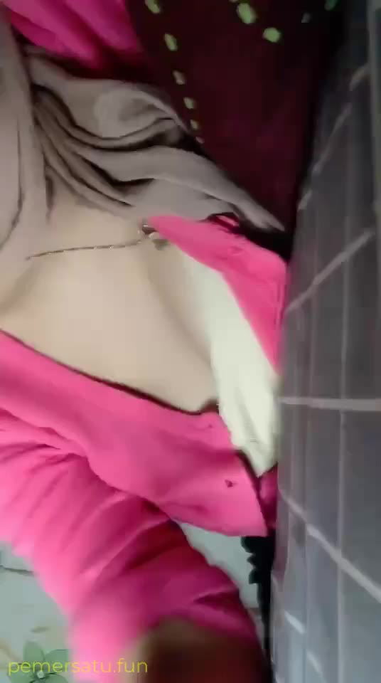 Manja Jilbab Kacamata