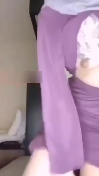 Cewek Hijab Jilbab Gamis Ungu Putih Mulus Colmek