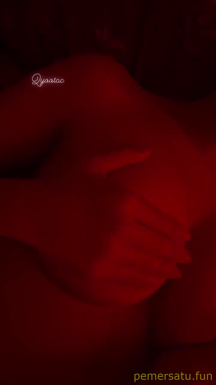 P30 Tata Maunya Memeknya Di Colok Colok Kontol