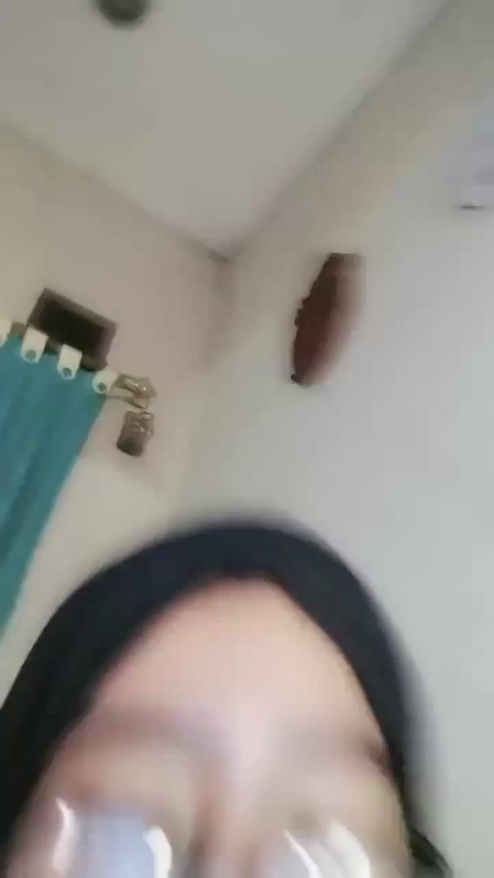 Thumbnail untuk Bokep Jilbab Host Toge Berkacamata Telanjang Omek Show
