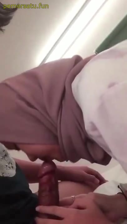 Gede Hijab Cantik 18yo Kagum Sama Kontol