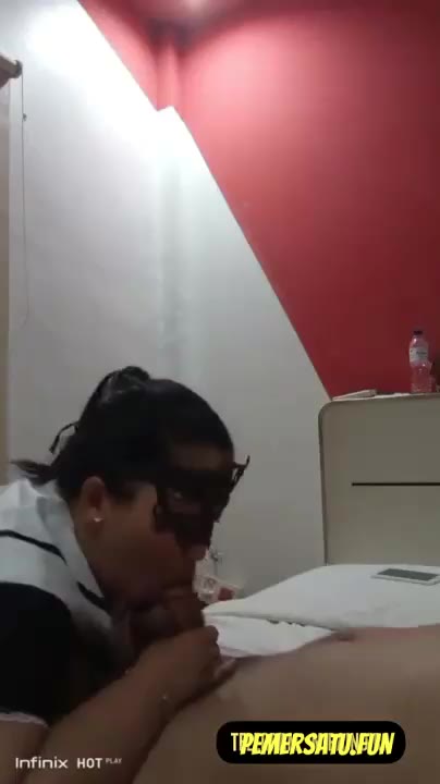 Jerit TT Busui Kostum Pelayan Binal Tante Miraindira