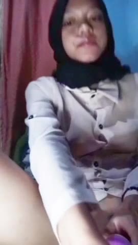 Thumbnail untuk Jilbab Hitam Nina Asanti Colmek Pake Dildo Pro