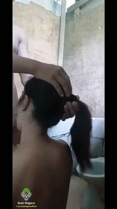 MANDI NGEWE DIKAMAR