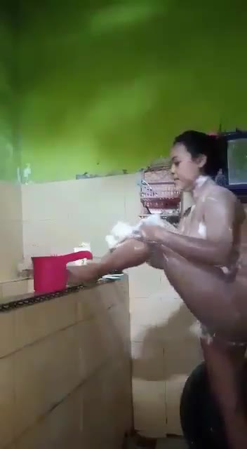 REKAM TANTE MANDI