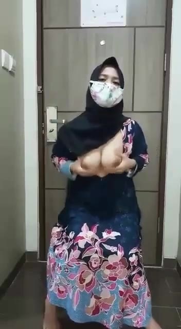 Pintu Cewe Kerudung Hitam Squirt Di