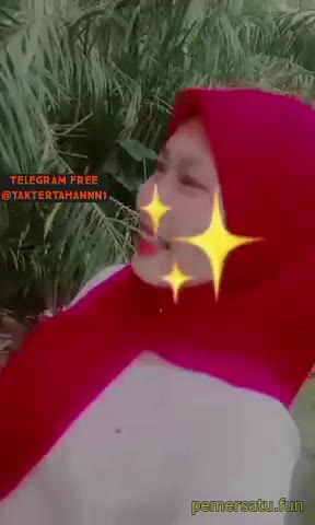 Genit Hijab Merah