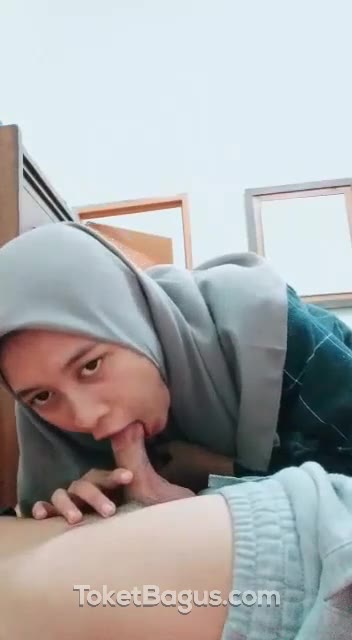 Thumbnail untuk Jilbab Ngentot Takut Sakit sotwe dood tele Live