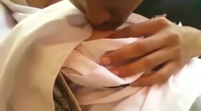 [e9w6] Anak Sekolah Jilbab Diisep Toketnya Sama Pacar Sampe Sange Mendesah