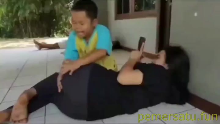 Memek Keponakan Mainin