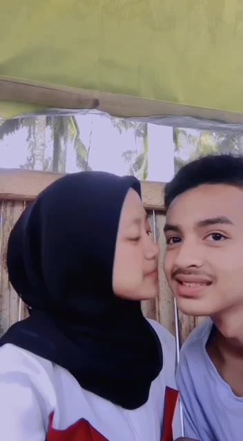 Thumbnail untuk Hijab Cantik Biru Cipokan Di Tempat Wisata Video 1
