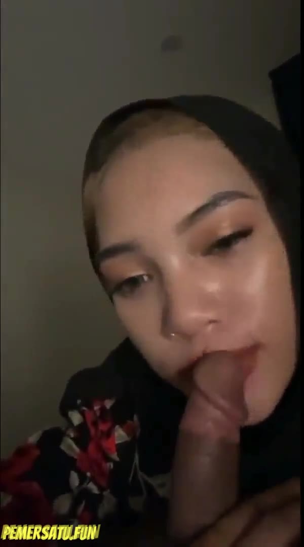 P2 Jilbab Hitam Tindik Di Hidung Batik Merah Sepong Part