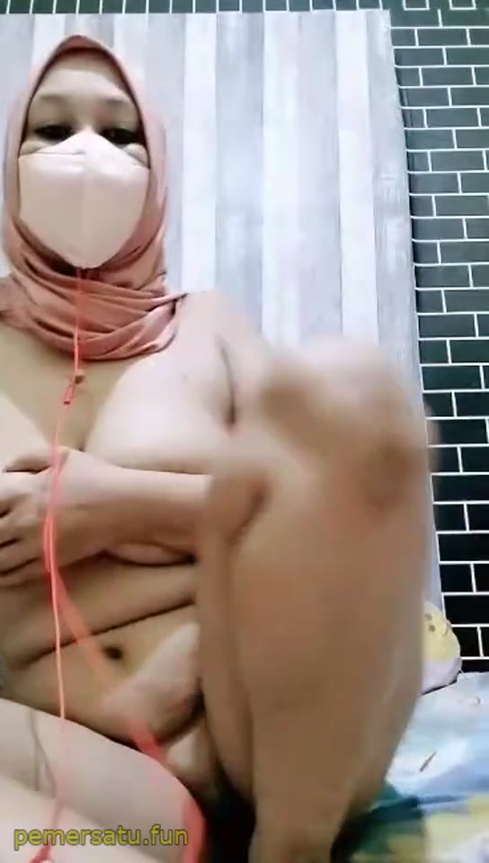 P2 MIUMIU Hijab Stw Kacamata Binal