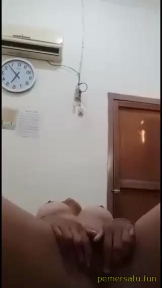 Nafsu Toket Gede Mbak Jamu Lagi Butuh Pemuas