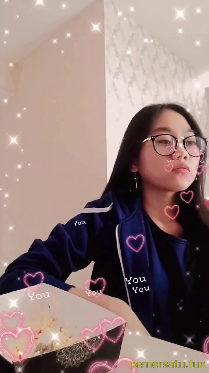 P7 Abg Lugu Berkacamata Bernama Cindy Yang Viral Di Tiktok