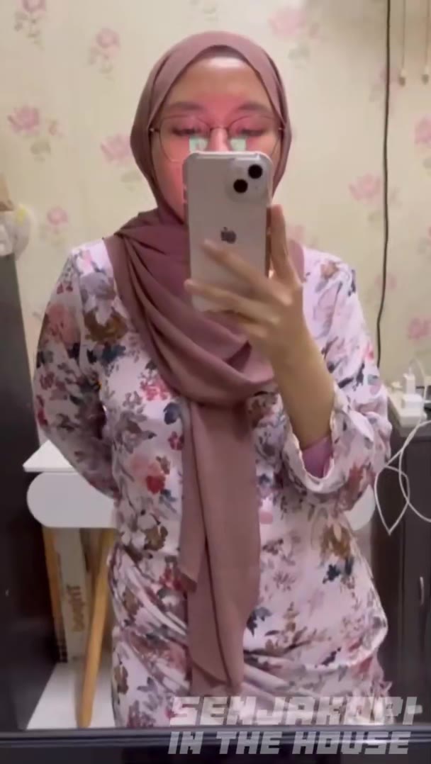 Thumbnail untuk Hijab Binal Pap Toket Depan Kaca bokepin xpanas