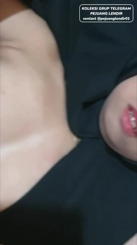Thumbnail untuk Skandal Hijab Kacamata Terbaru Tiktok Video colmek Bokep31