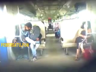 (new) Jilbab Ciuman Di Kereta