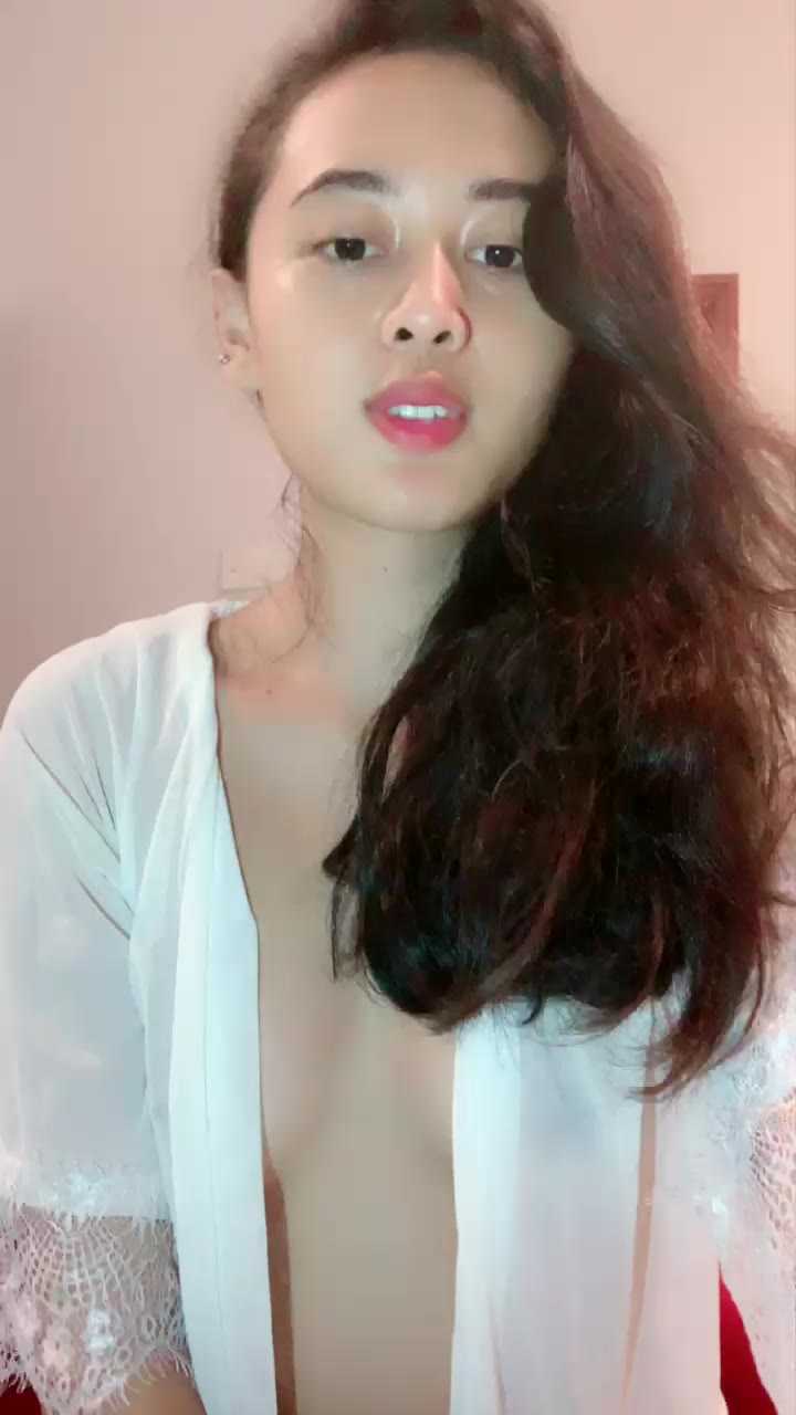 Seksi Cantik Mulus Pakai Kemeja
