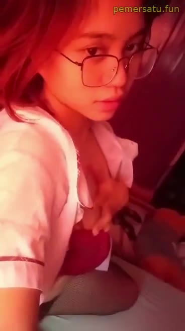 Kontol Cewek Kacamata Sange Minta Jilat
