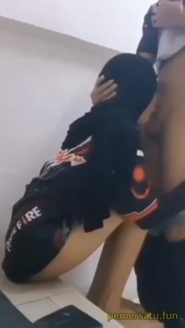 Tahan Jilbab Hitam Pulang Olahraga Ga