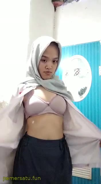 P24 Dinda Saputri Abg 18yo Hijab Sange Toket Gede