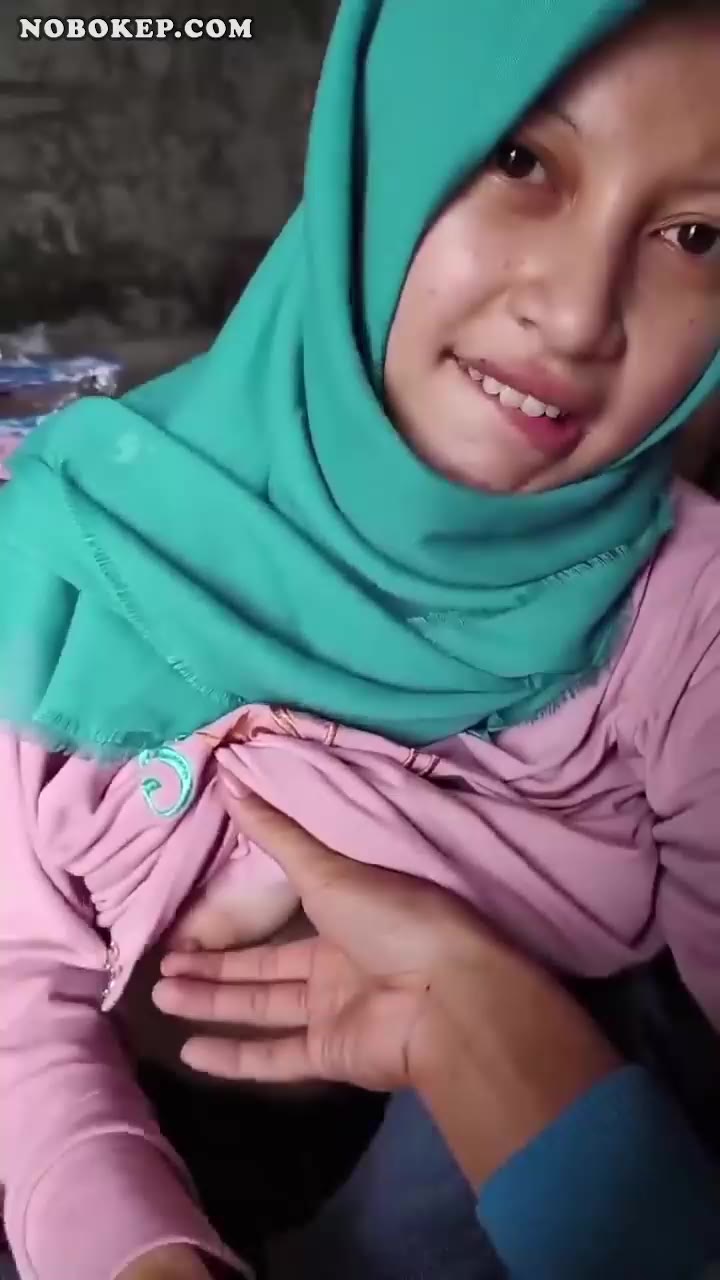 Thumbnail untuk Bokep Indo Dikocokin Teman Istri Hijab memek toketbagus