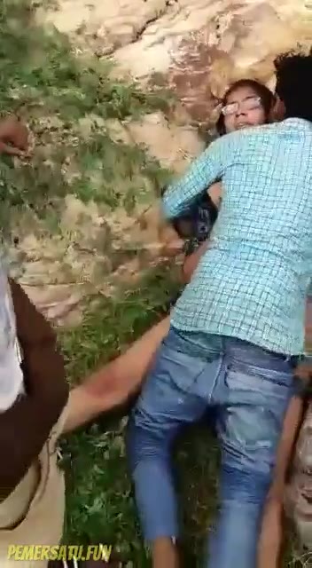 2 Ketahuan Ngentot Di Tebing Di Gilir Warga Part