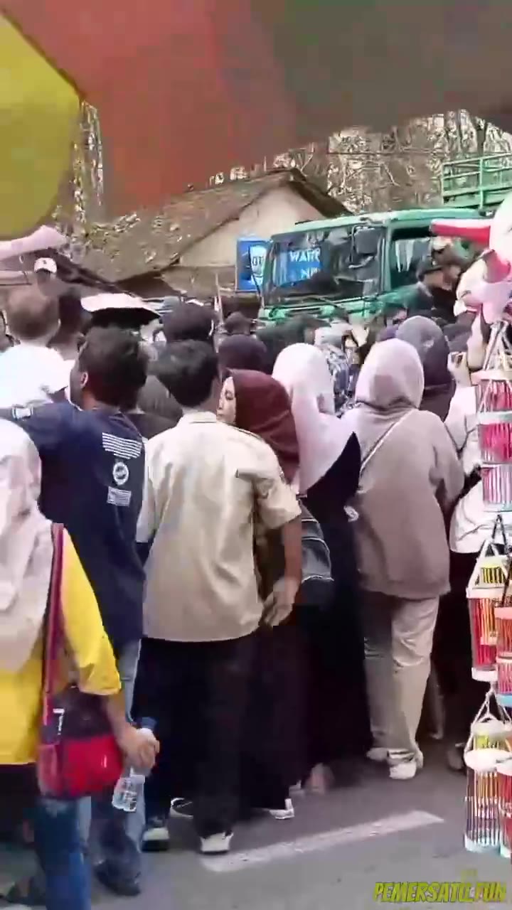 P1 Pramuka Pacaran Di Tempat Umum