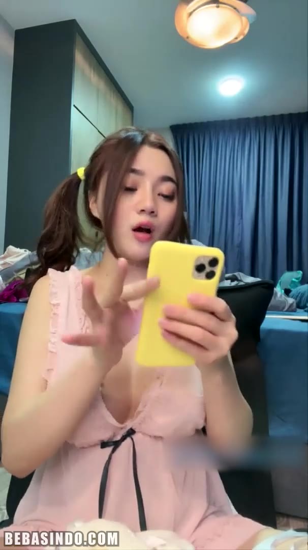 Thumbnail untuk Sugar Baby Belahan Dada Mulus Lokal doodstream simontok