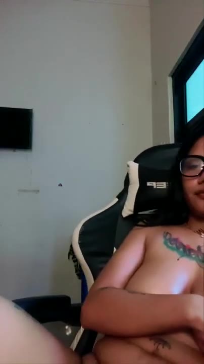 Thumbnail untuk Cewek Montok Tatoan Di Dada Mayleen Kimcilonly Jilbab
