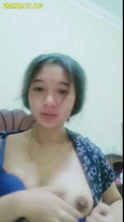 1) Pacar Cantik Bikin Video Pamer Nenen Biar Pacarnya Ange (new