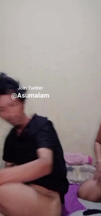 Thumbnail untuk Tante Yunita Goyangin Brondong 2 Bochiel Jilbab toketbagus