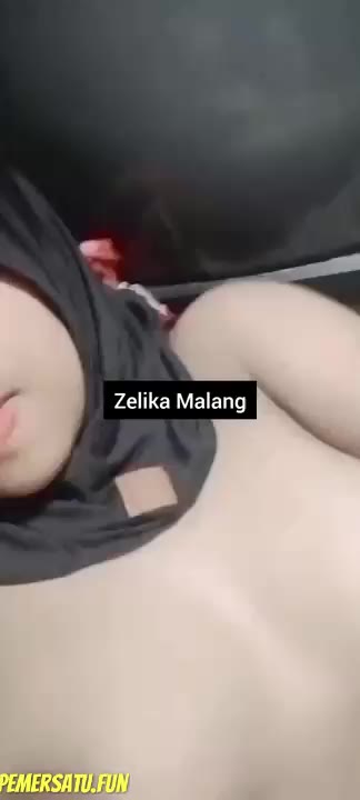 Memek Zelika Jilbab Hitam Colok