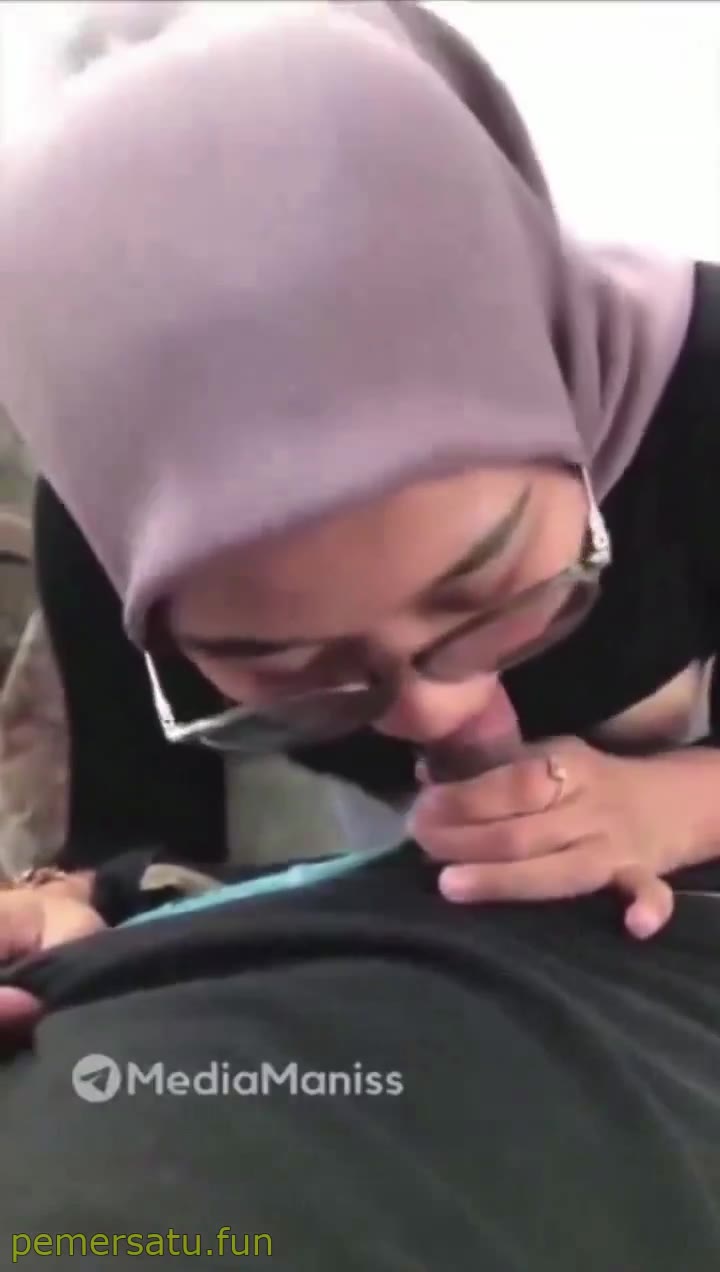 P1 Sepong Entot Hijab Ungu Kacamata