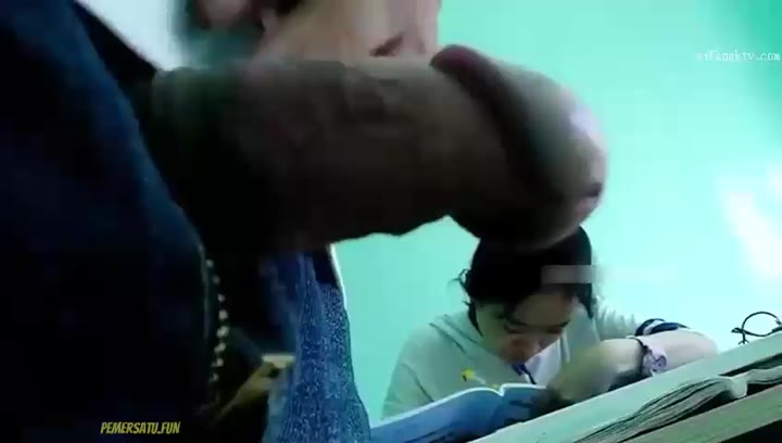 Sepong Pamer Kontol Ke Temen Kelas Siapa Tau Dapet