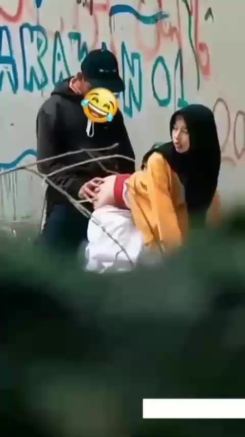 DoodStream Ketahuan Di Parkiran Jilbab Hitam -